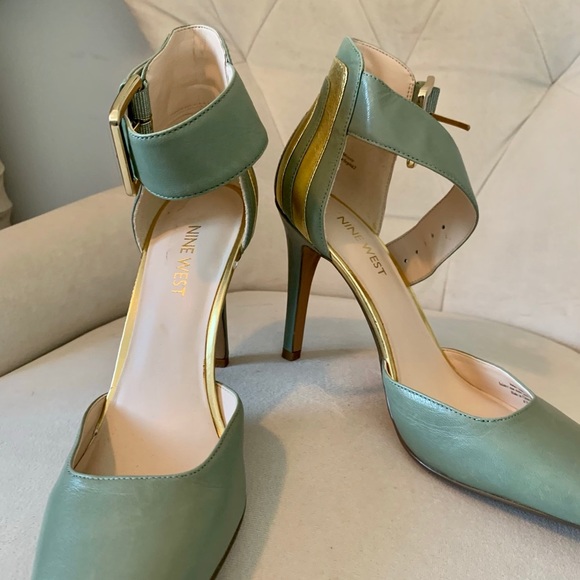Nine West green shoes with gold trim - Picture 7 of 8